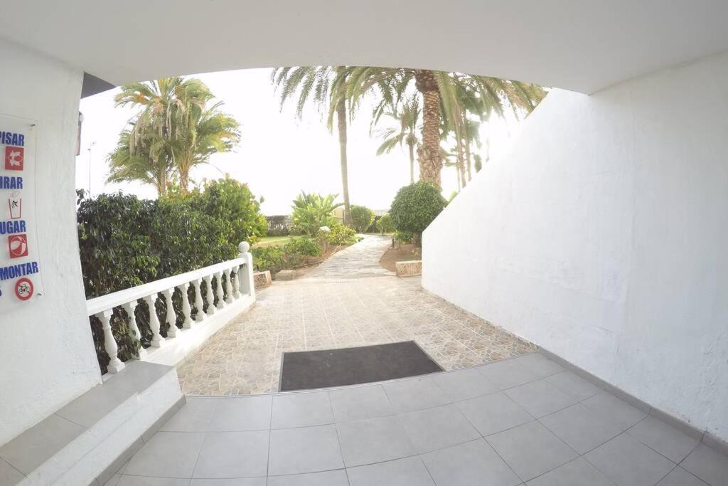 Studio Apartment La Lajilla Located At Beachfront Arguineguin Exterior foto
