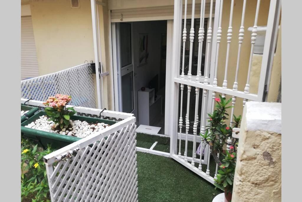 Studio Apartment La Lajilla Located At Beachfront Arguineguin Exterior foto